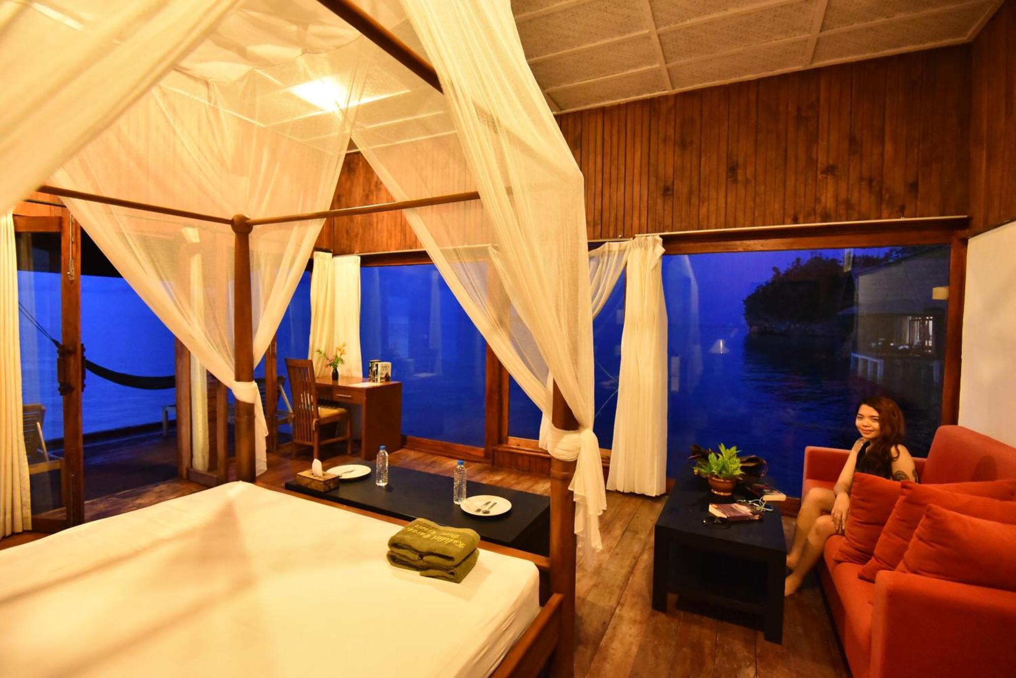 Kadidiri Paradise Batudaka Bilik gambar