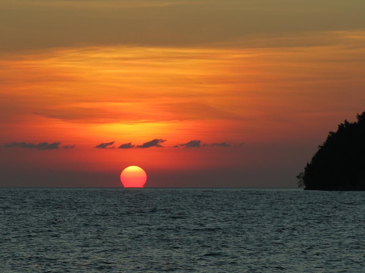 Kadidiri Paradise Batudaka Luaran gambar